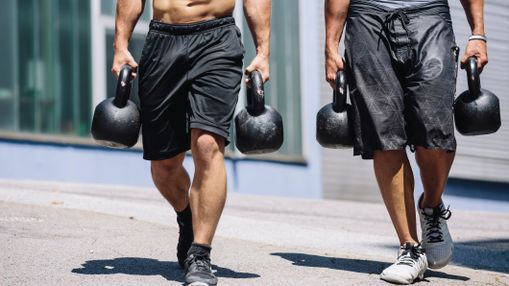 50 yaşdan sonra ən yaxşı güc hərəkəti: Farmer's Carry ilə sağlam qalın