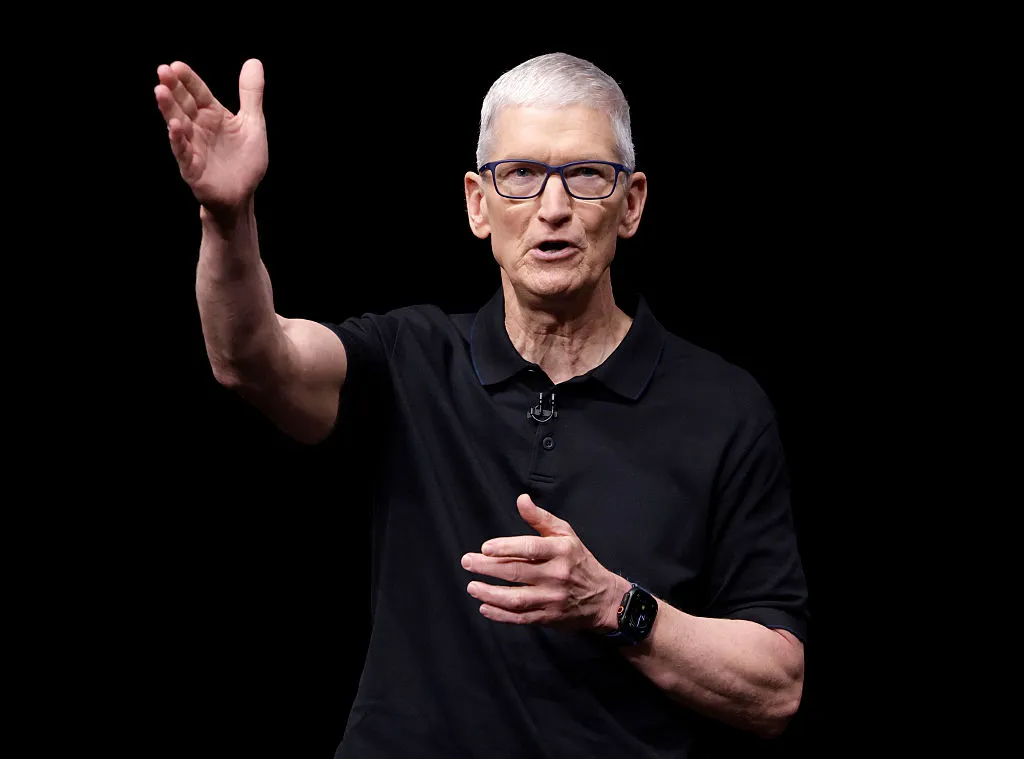Apple üç yeni AI geyilə bilən cihaz üzərində işləyir