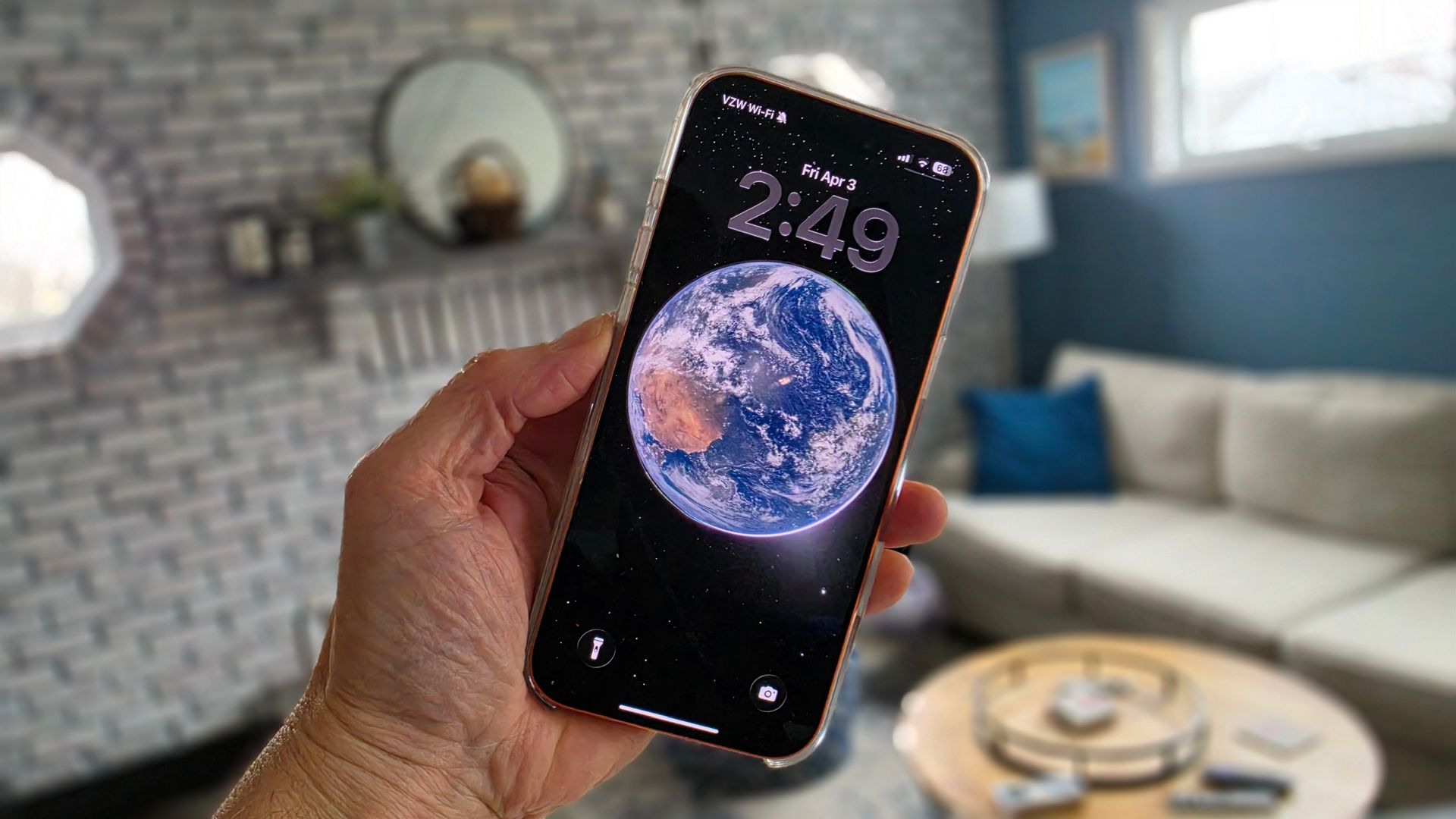 Artemis II Missiyasının Möhtəşəm Yer Fotosunu iPhone Divar Kağızına Çevirdim