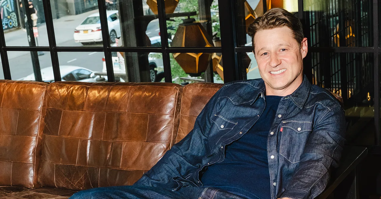 Ben McKenzie: Kripto Dünyasının Gizli Tərkibi Kişi Tənhalığıdır