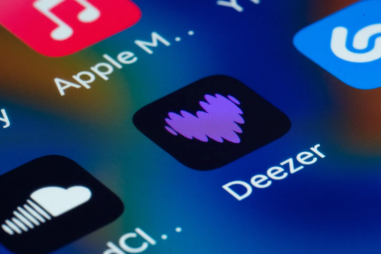 Deezer süni musiqi fırıldağına savaş açdı: AI mahnılar və saxta stream-lər silinir