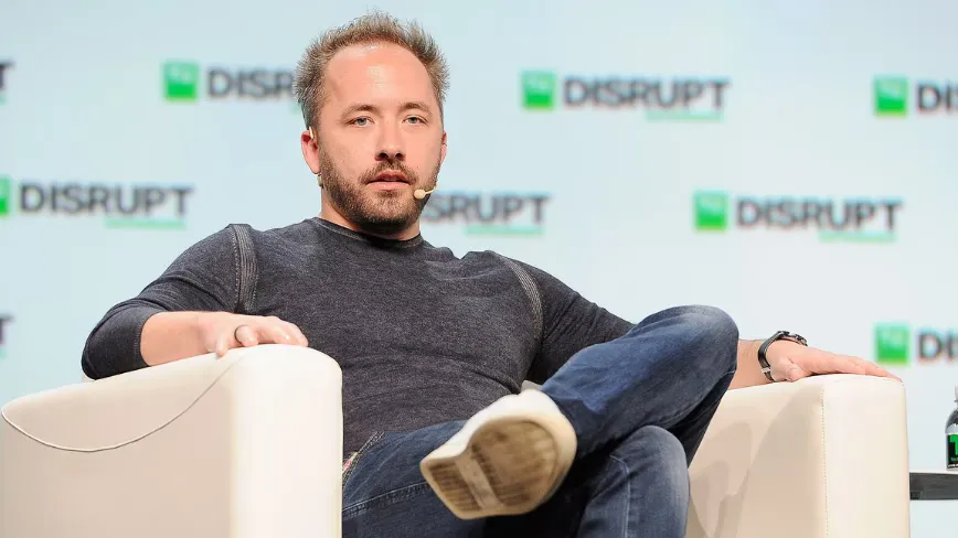 Dropbox-un Təsisçisi Drew Houston CEO vəzifəsindən ayrılır: Böyük Texnologiya mübarizəsi