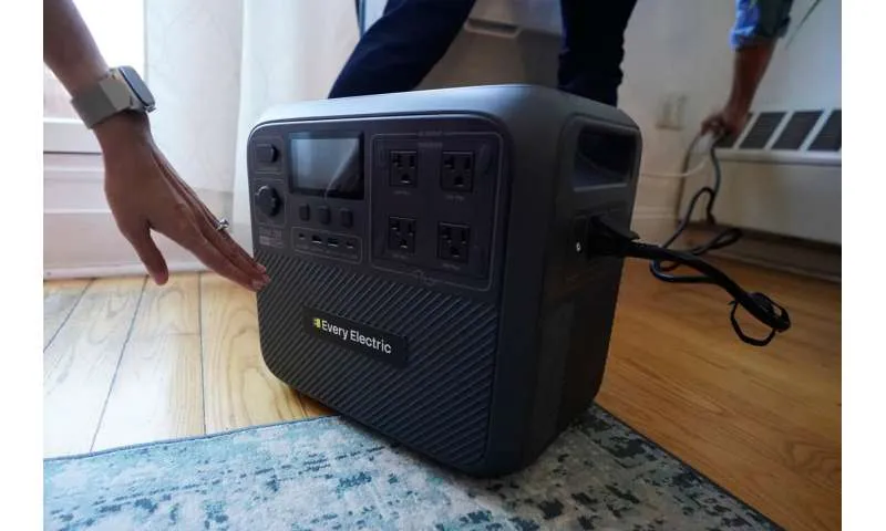 Elektrik kəsiləndə evinizi necə qorumaq olar: Battery bank, generator, yoxsa whole-house sistem?