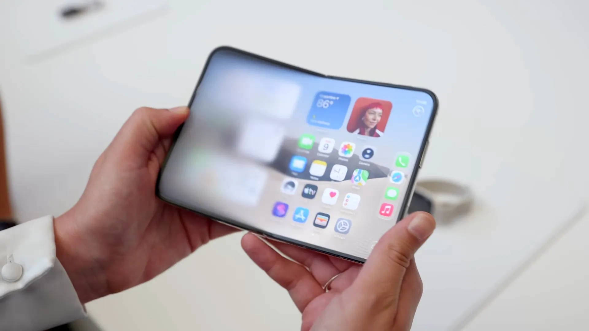 iPhone Duo-nun Qatlanma Animasiyası Z Fold 8 Sahiblərinə Həsrət Verir, Bəs Sizə?