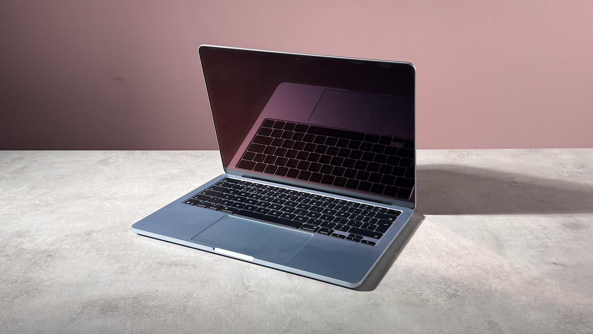 MacBook Air M5 ilə Sürətin Zirvəsi: Təcrübələrim