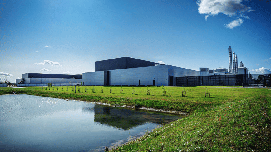 Meta, AI Təlim Sirrlərinin Sızması ilə Əlaqədar Fəaliyyətini Dondurur