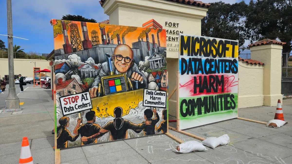 Microsoft-u Prosesdə, Etirazçılar Küçələrdə: Məlumat Mərkəzlərinə Qarşı Mübarizə