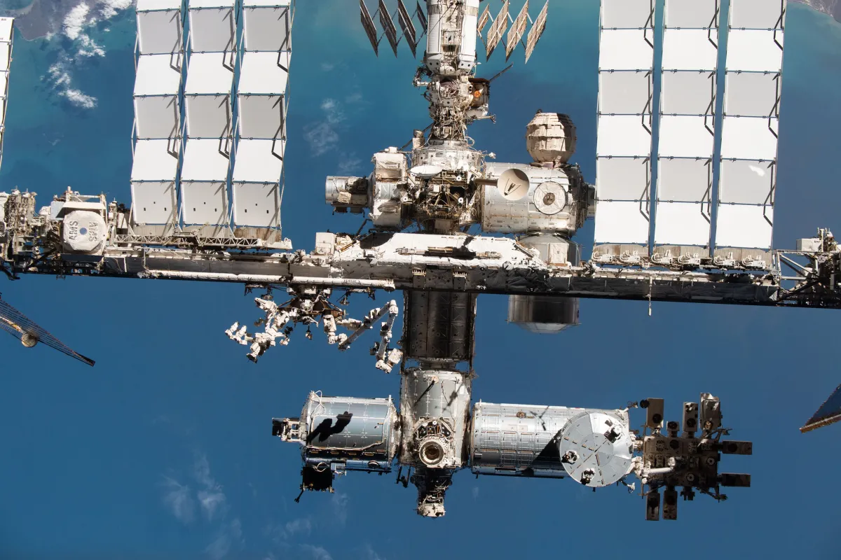 NASA-nın Beynəlxalq Kosmik Stansiyadakı Astronavtları SpaceX Dragon-da Təhlükəsizlikdə