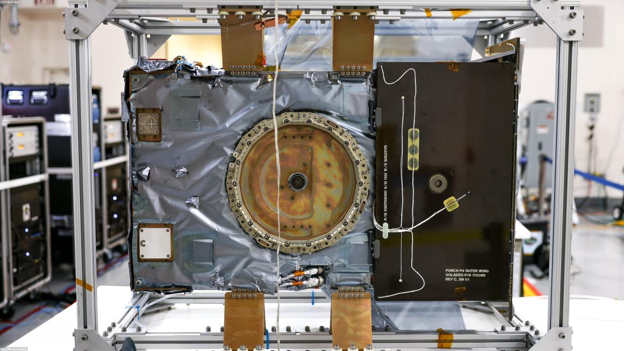 NASA-nın Elm Rəhbəri: Kütləvi İstehsal Edilən Peyklərdən 10 Dənə Alaram