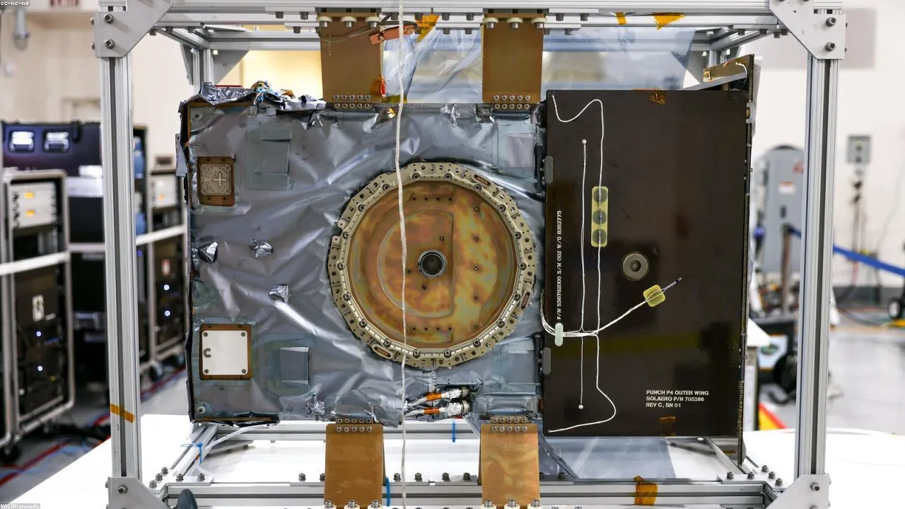 NASA-nın Elm Rəhbəri: Kütləvi İstehsal Edilən Peyklərdən 10 Dənə Alaram