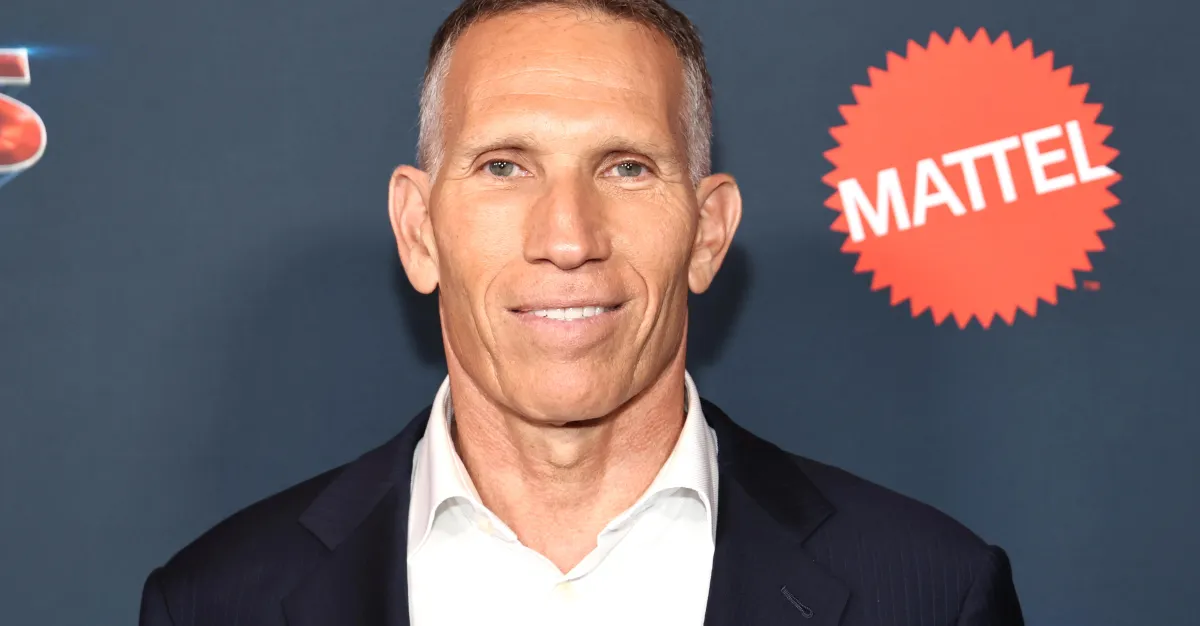 Paramount və Warner Bros. Discovery Birləşməsi Öncesi Yeni Həmsədr Təyin Edildi
