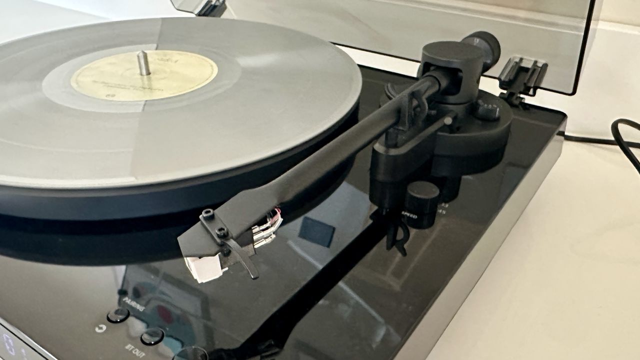 Philips Fidelio FT1 turntable: Müxtəliflik və Funksionallıq