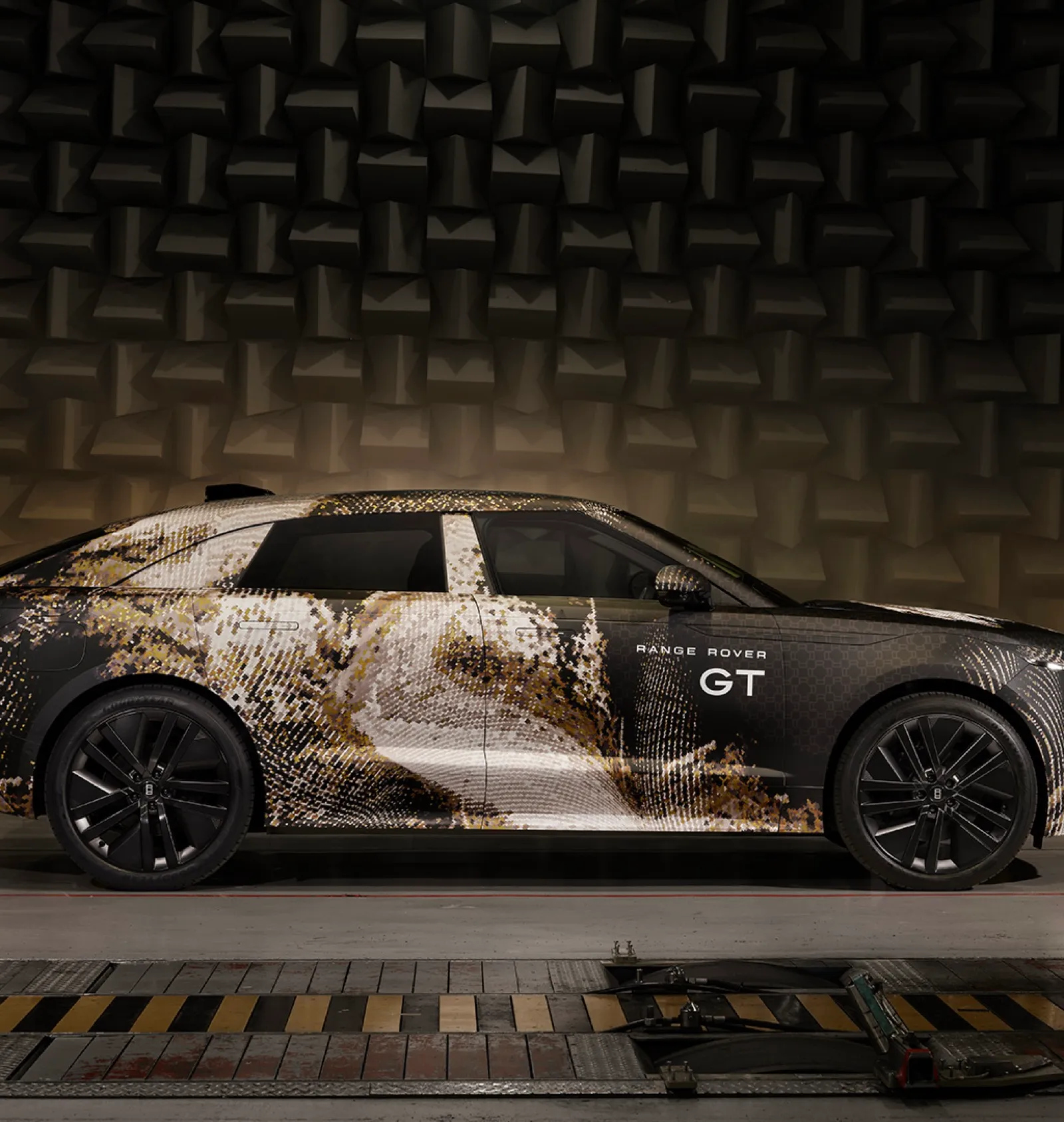 Range Rover GT gəlir: Brend ilk dəfə SUV-dən kənara çıxır