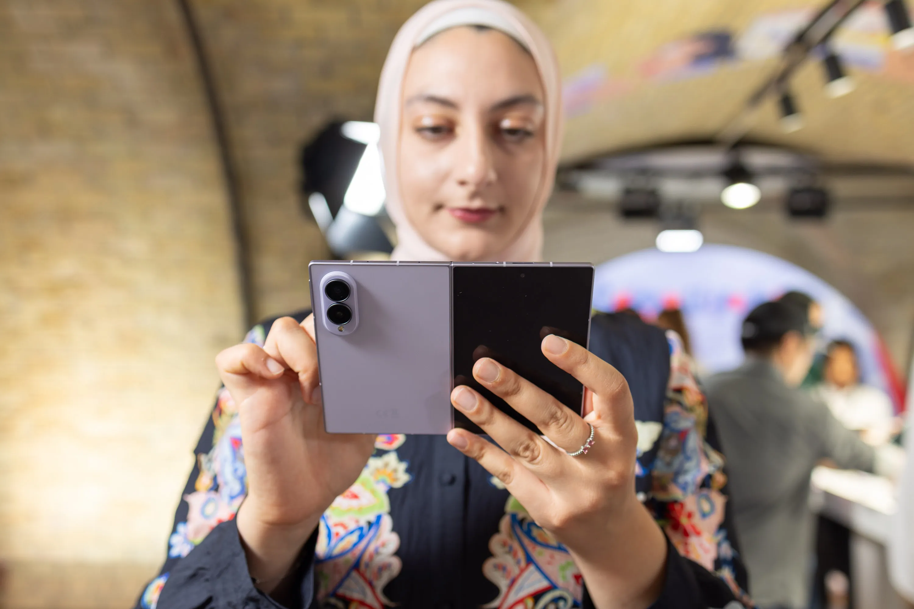 Samsung Galaxy Z Fold 8: Scroll, video və sosial şəbəkə üçün yeni qatlanan telefon