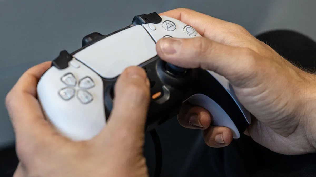 Sony PlayStation İstifadəçilərindən Yaş Təqdimatı Tələb Edir