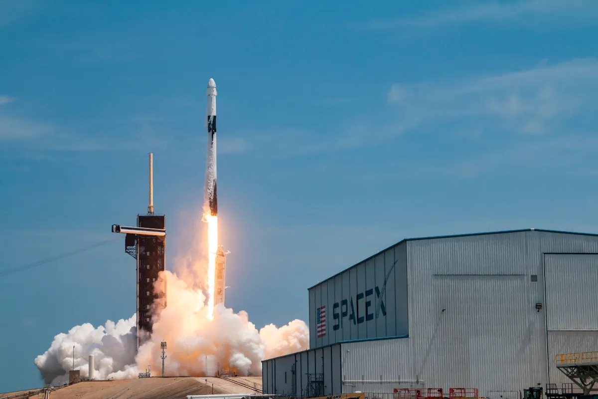SpaceX və ABŞ Kosmik Qüvvələrinin 6.45 milyard dollarlıq müqaviləsi