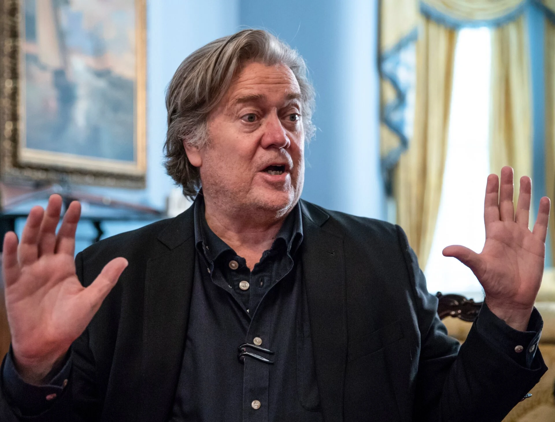 Steve Bannon Trampdan Yeni Süni İntellekt Modellərini Yoxlamağı Tələb Edir