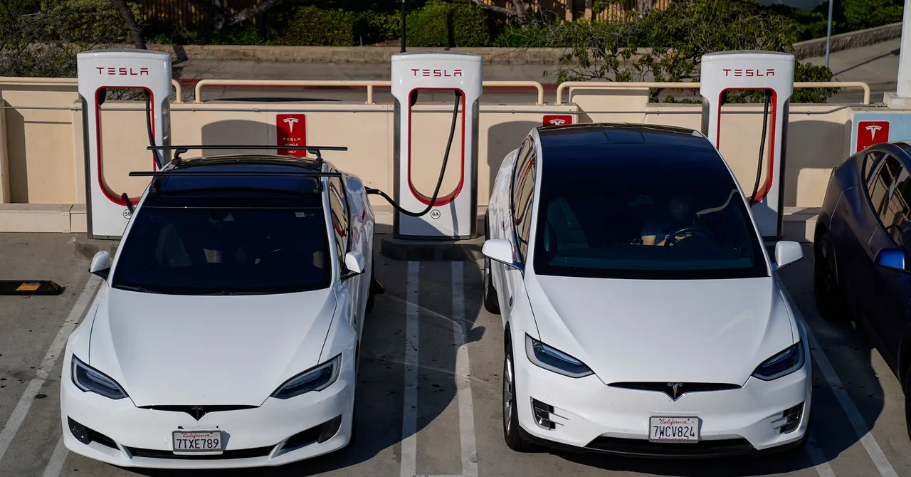 Tesla Avropada 'Full Self-Driving' Adını 'Assisted Driving' Olaraq Dəyişdi: Niyə?