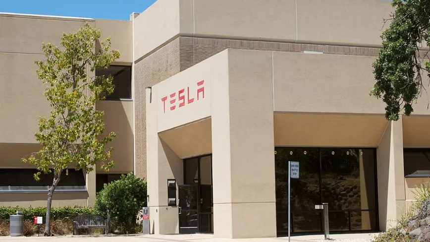Tesla gözləntiləri aşdı, amma səhmlər düşdü: Q2 hesabatında risk nədədir?
