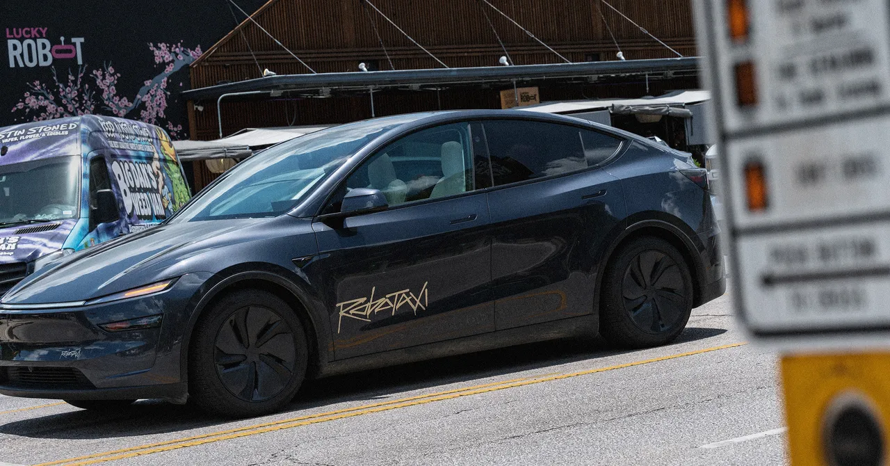 Tesla və Waymo Robotaksilərinin İnsan Nəzarətçiləri Haqqında Yeni Detallar Açıqlandı