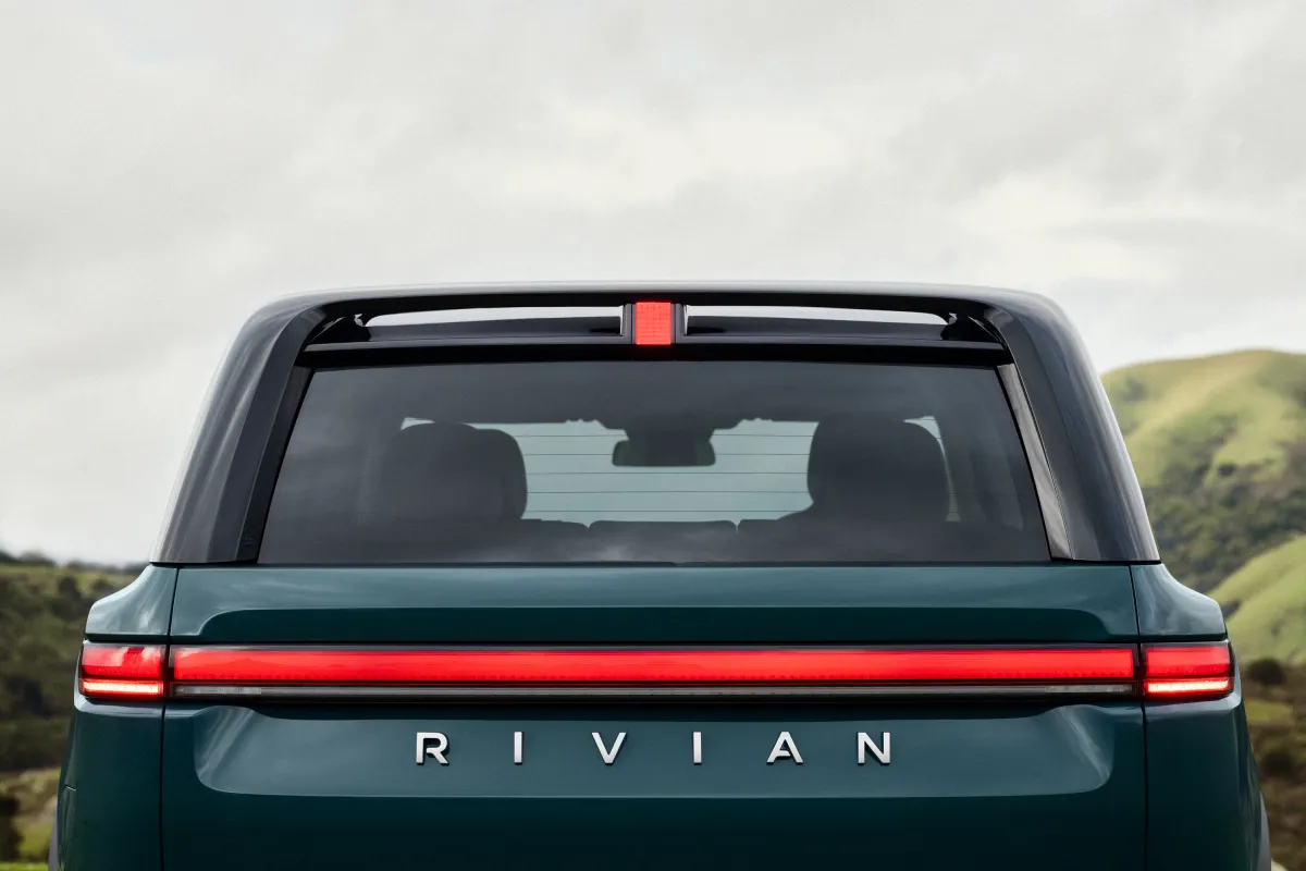 Volkswagen Rivian-da Amazon-u Geridə Qoyur