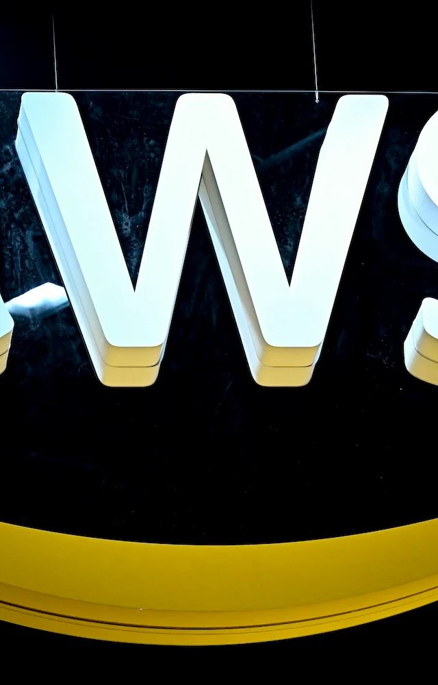 Amazon AI Tərəfindən Yaranan Çatışmazlığı İnsanlara Yükləyir