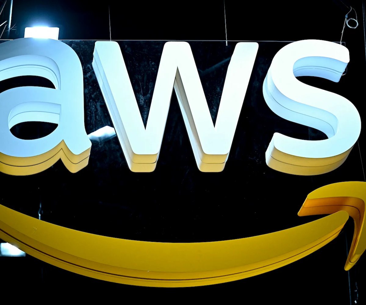 Amazon AI Tərəfindən Yaranan Çatışmazlığı İnsanlara Yükləyir