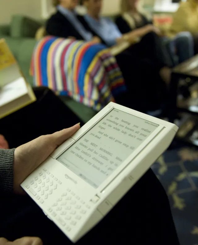 Amazon Dəstəyi Bitən Kindleləri Jailbreak Edərək Yenidən Canlandırmaq