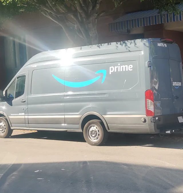 Amazon Satıcılara Yeni 'Yanacaq Haqqı' Tətbiq Edir