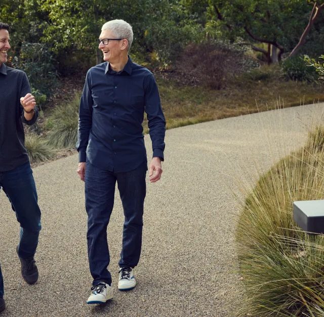 Apple-da Yeni Dövr: John Ternus Tim Cook-u CEO Vəzifəsində Əvəz Edir