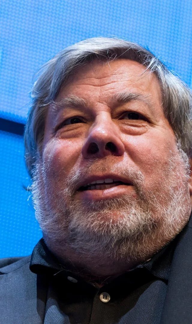 Apple-ın Həmtəsisçisi: Süni İntellekt İnsanları Əvəz Edə Bilməz