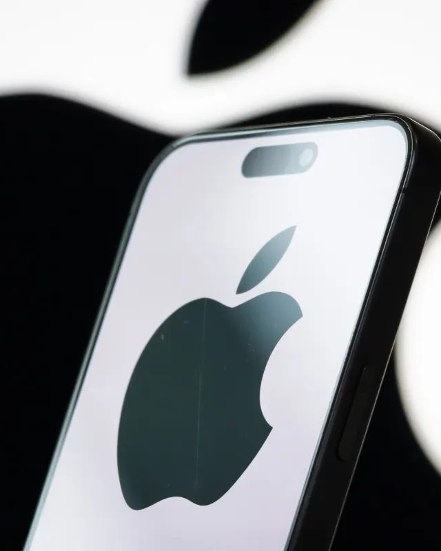 Apple qatlanan iPhone ilə bazara səs salmağa hazırlaşır