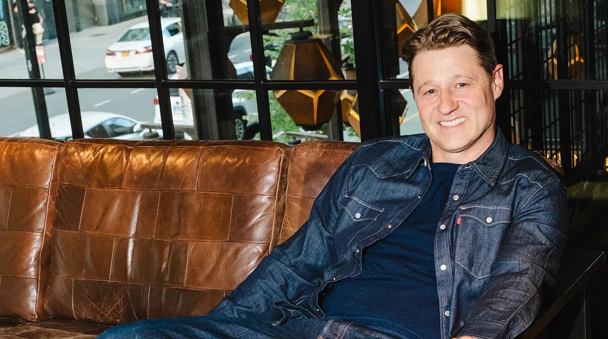 Ben McKenzie: Kripto Dünyasının Gizli Tərkibi Kişi Tənhalığıdır