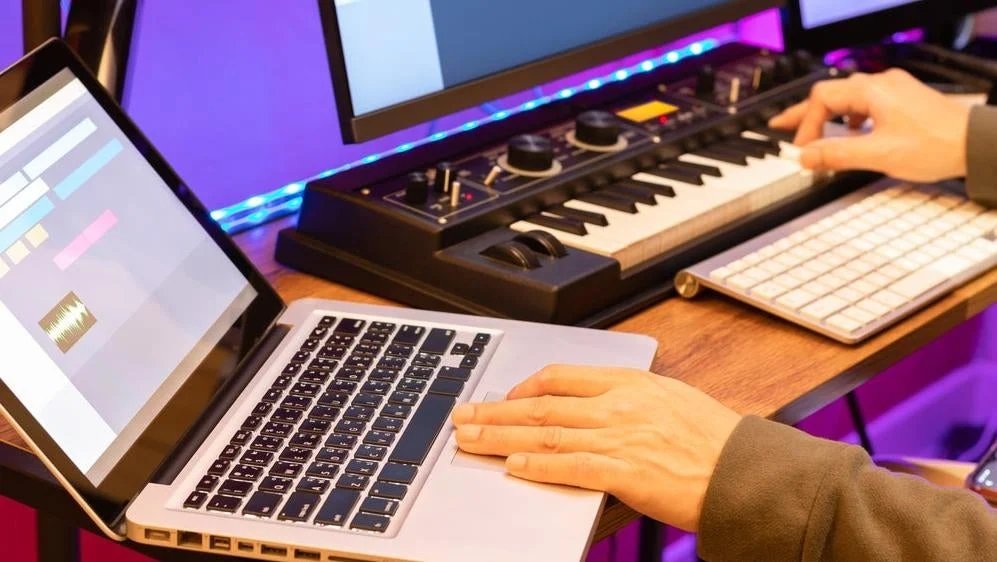 Berklee Musiqi Kolleci AI Kursu Təklif Edir, Tələbələr Narazıdır