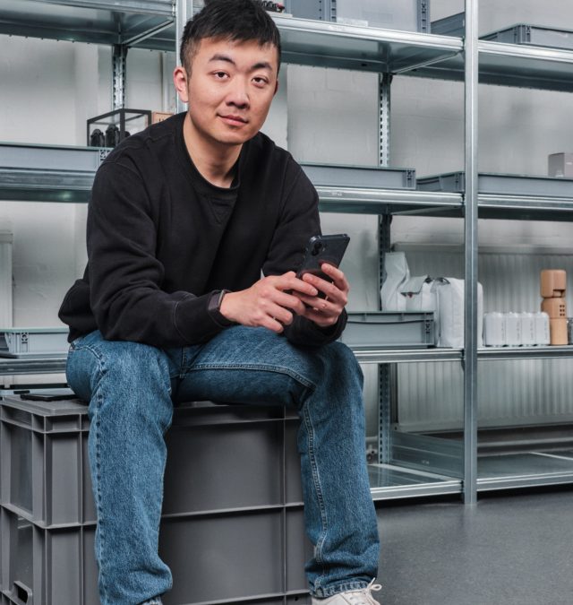 Carl Pei: AI Agentləri Smartfon Tətbiqlərini Əvəz Edəcək