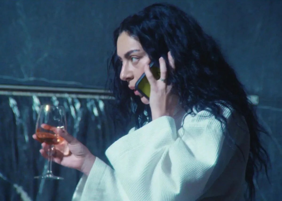 Charli XCX və Takashi Miike'nin 'Untitled Tokyo' Filmi