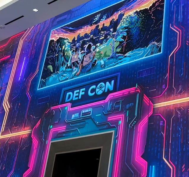 Def Con Jeffrey Epstein ilə Bağlantılı Üç Şəxsi Qadağan Etdi