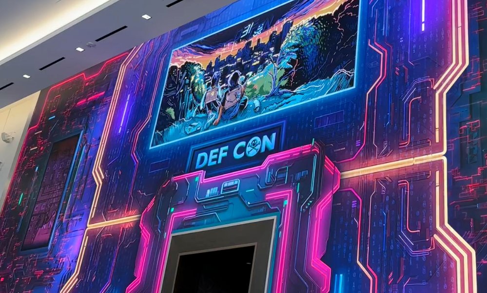 Def Con Jeffrey Epstein ilə Bağlantılı Üç Şəxsi Qadağan Etdi