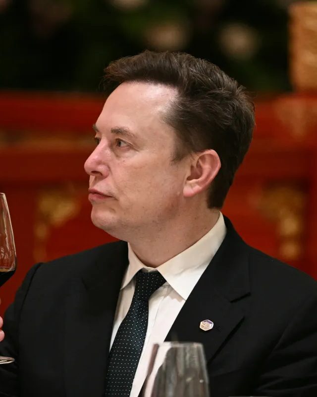 Elon Musk Günəş Enerjisindən İmtina Edir?