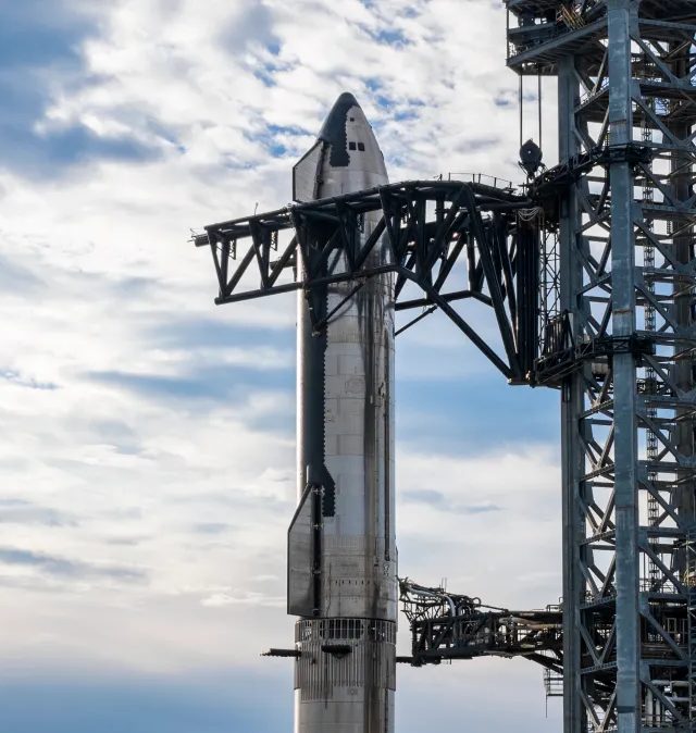 Google və SpaceX Kosmosda Verilənlər Mərkəzləri Qurmağa Hazırlaşır