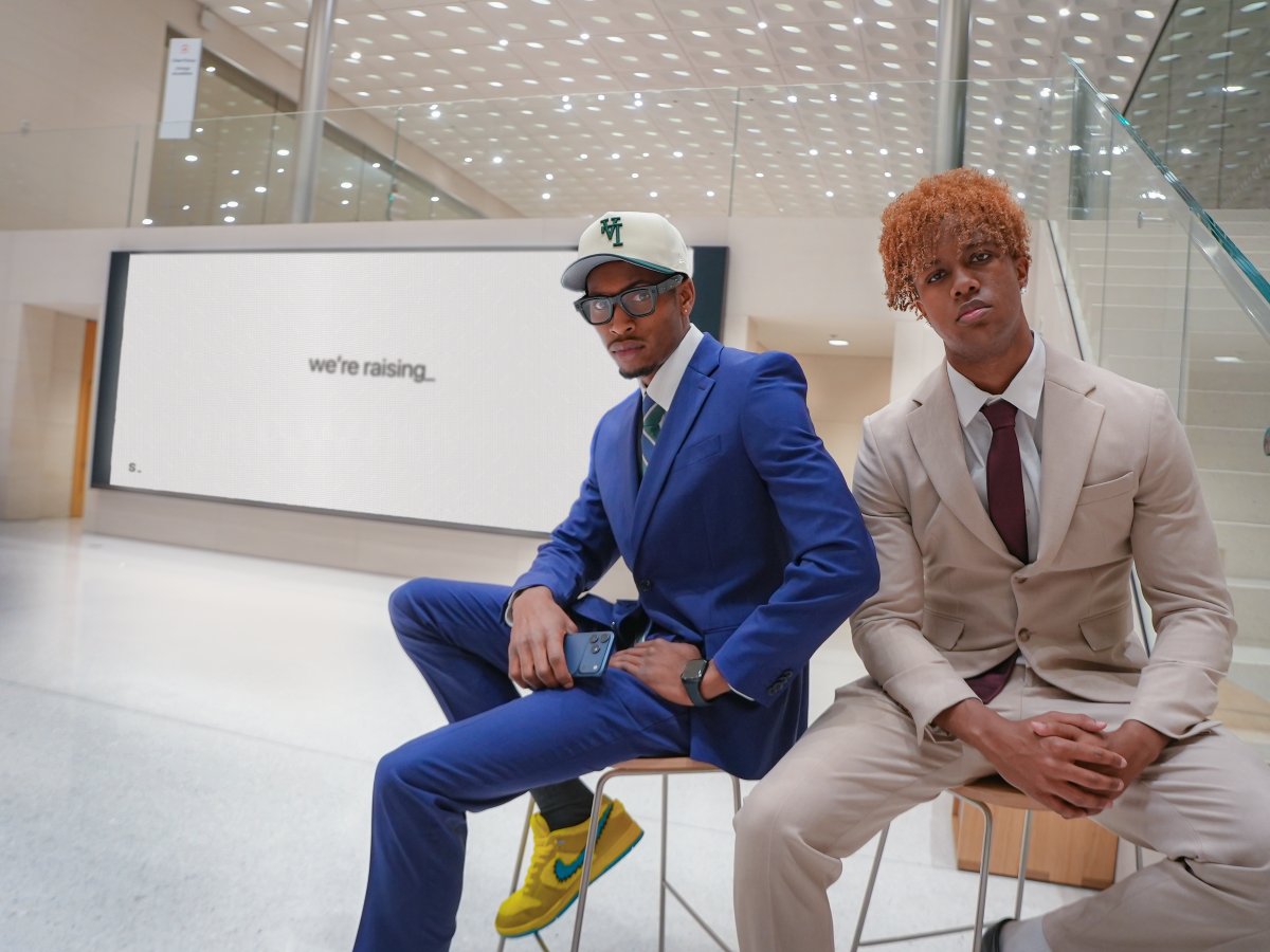 İki Tələbə iMessage-də Süni İntellekt Sosial Şəbəkə Qurur