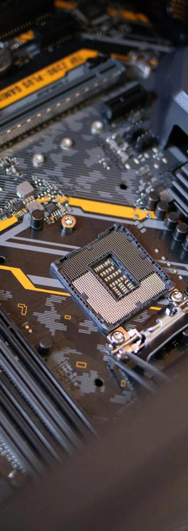 Intel GPU bazarına girir: Nvidia-ya meydan oxuyur