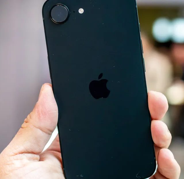 iPhone Satışları Çip Qıtlığına Baxmayaraq 57 Milyard Dollara Çatdı