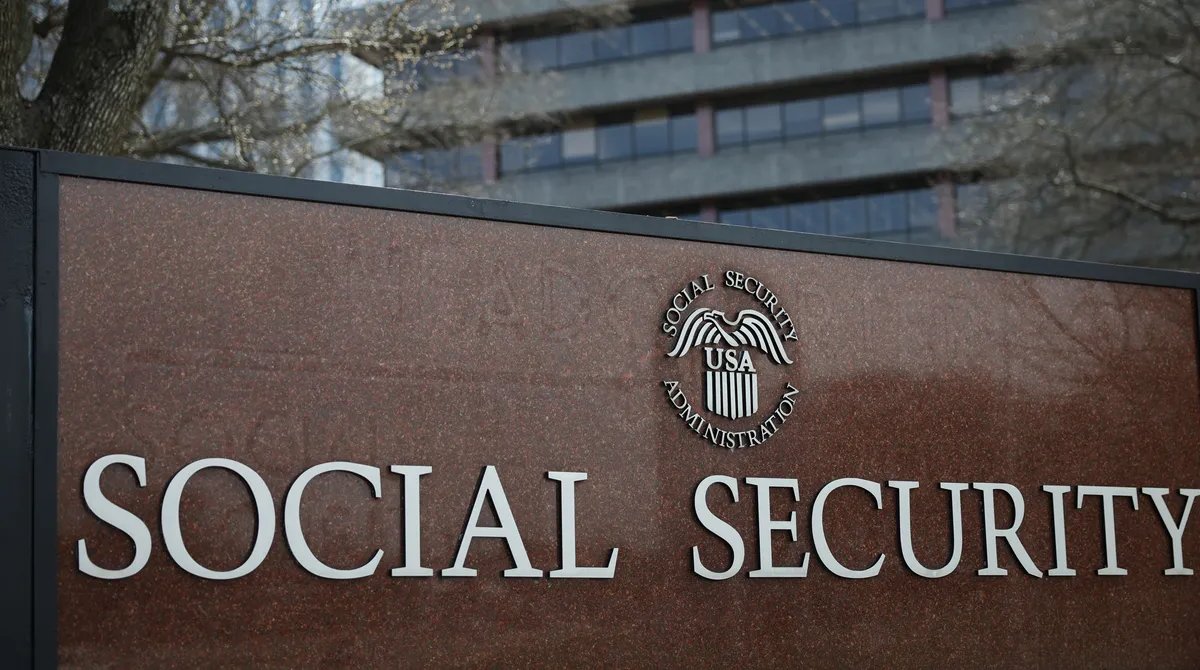 John Solly'nin Sosial Təhlükəsizlik Məlumatlarını Yeni İşinə Aparmaq İddiası