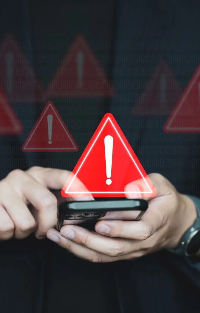 Kanadada üç nəfər SMS Blaster fırıldağında həbs edildi