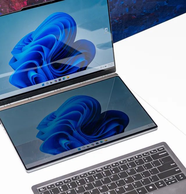 Lenovo-nun Yeni Qəribə Konsepti: Daxili Daşınan Ekranlı Laptop