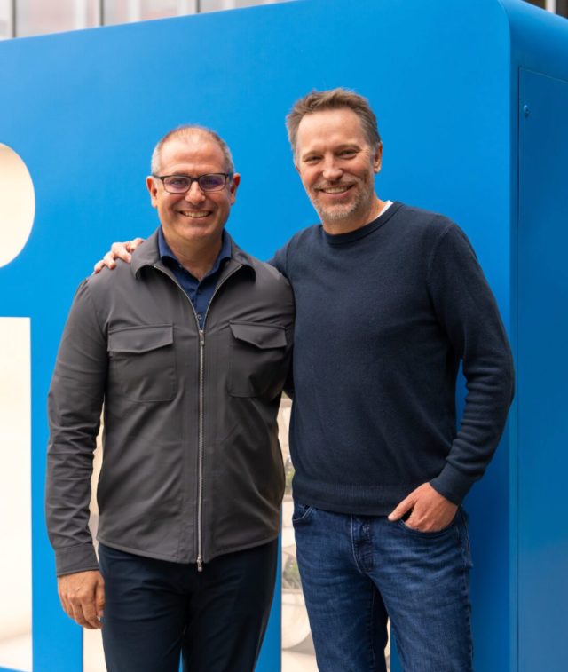 LinkedIn CEO Dəyişikliyi: Yeni Dövrə Keçid