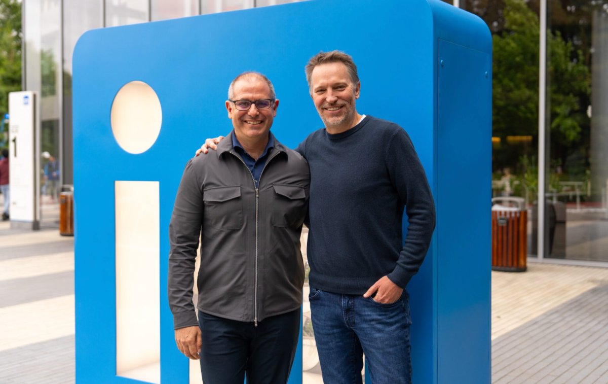 LinkedIn CEO Dəyişikliyi: Yeni Dövrə Keçid