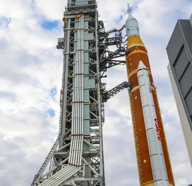 NASA Ayda 20 Milyard Dollarlıq Baza Qurmaq İstəyir