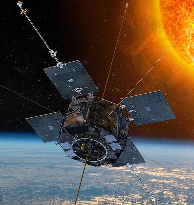 NASA-nın 1,300 Funtluq Peyki Yerə Qayıdır